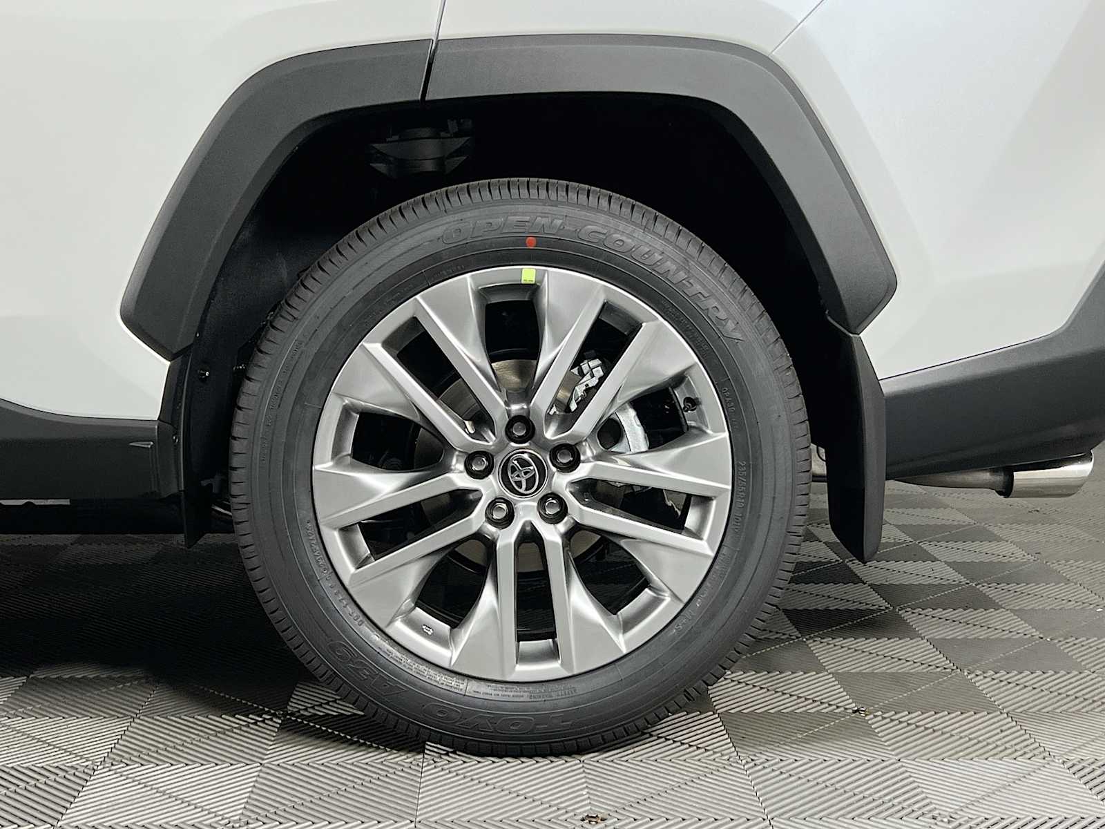 2025 Toyota RAV4 XLE Premium - Photo 19