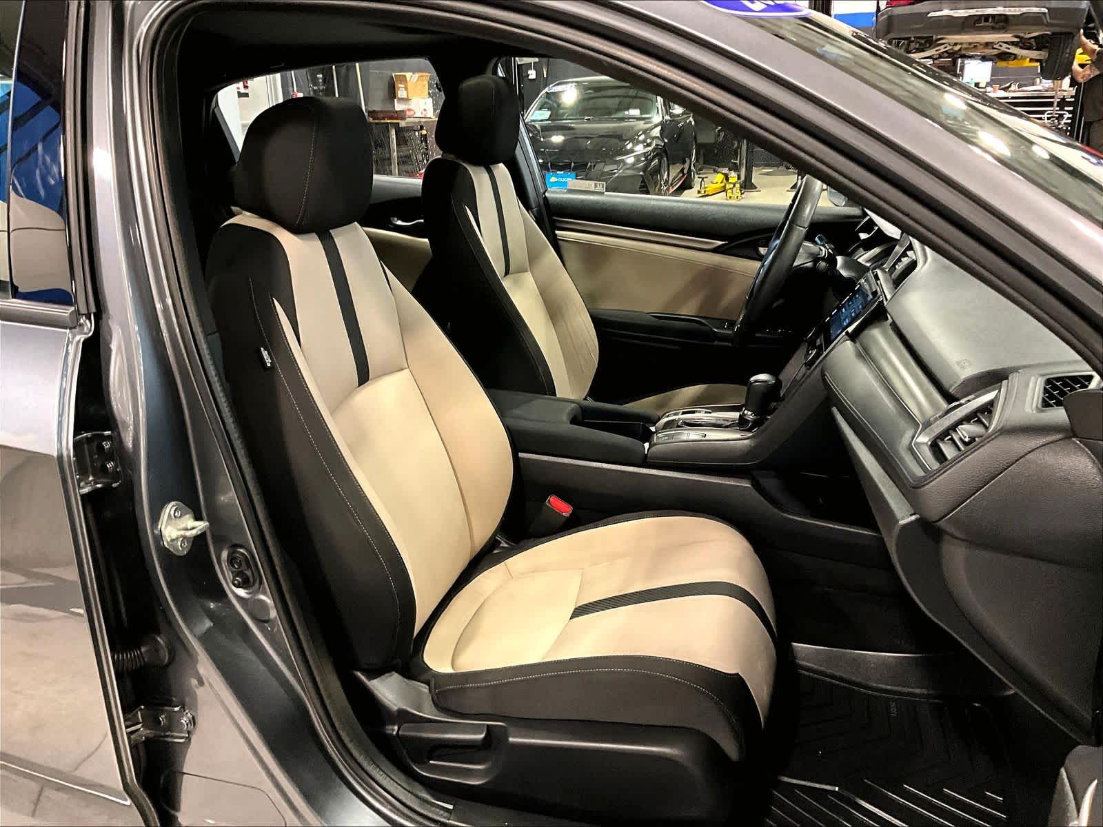 2018 Honda Civic Hatchback EX - Photo 11