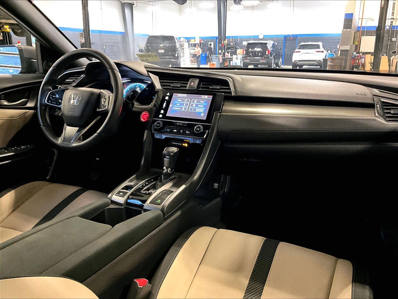 2018 Honda Civic Hatchback EX - Photo 14