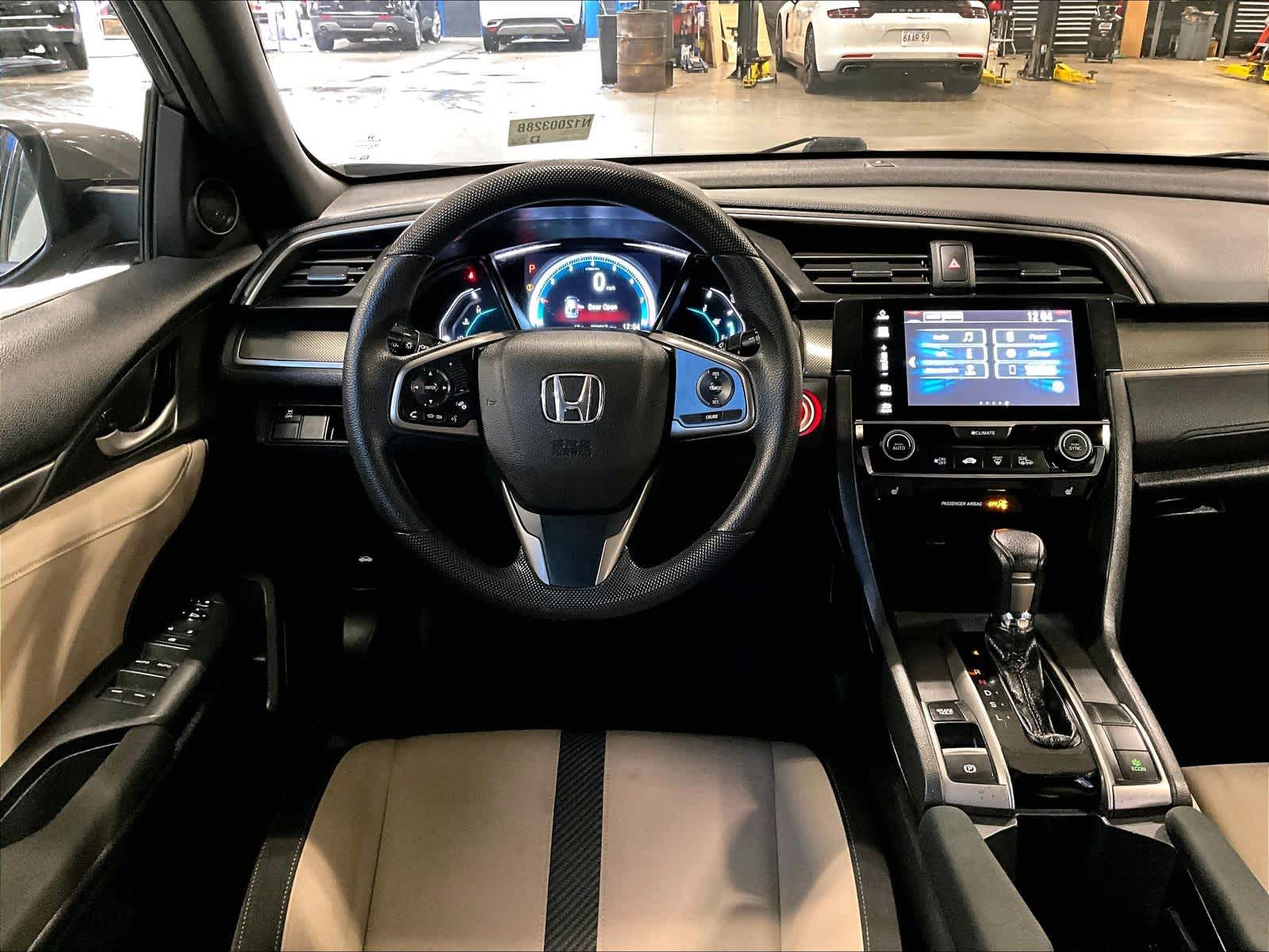 2018 Honda Civic Hatchback EX - Photo 17