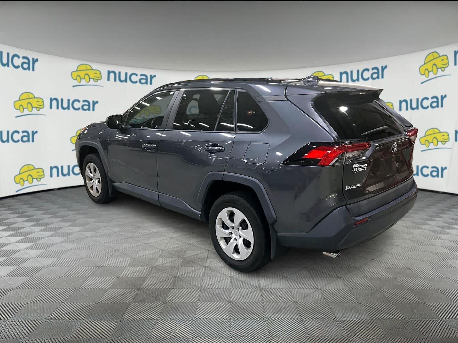 2019 Toyota RAV4 LE - Photo 3