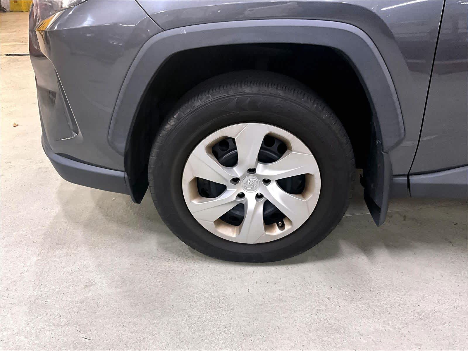 2019 Toyota RAV4 LE - Photo 4