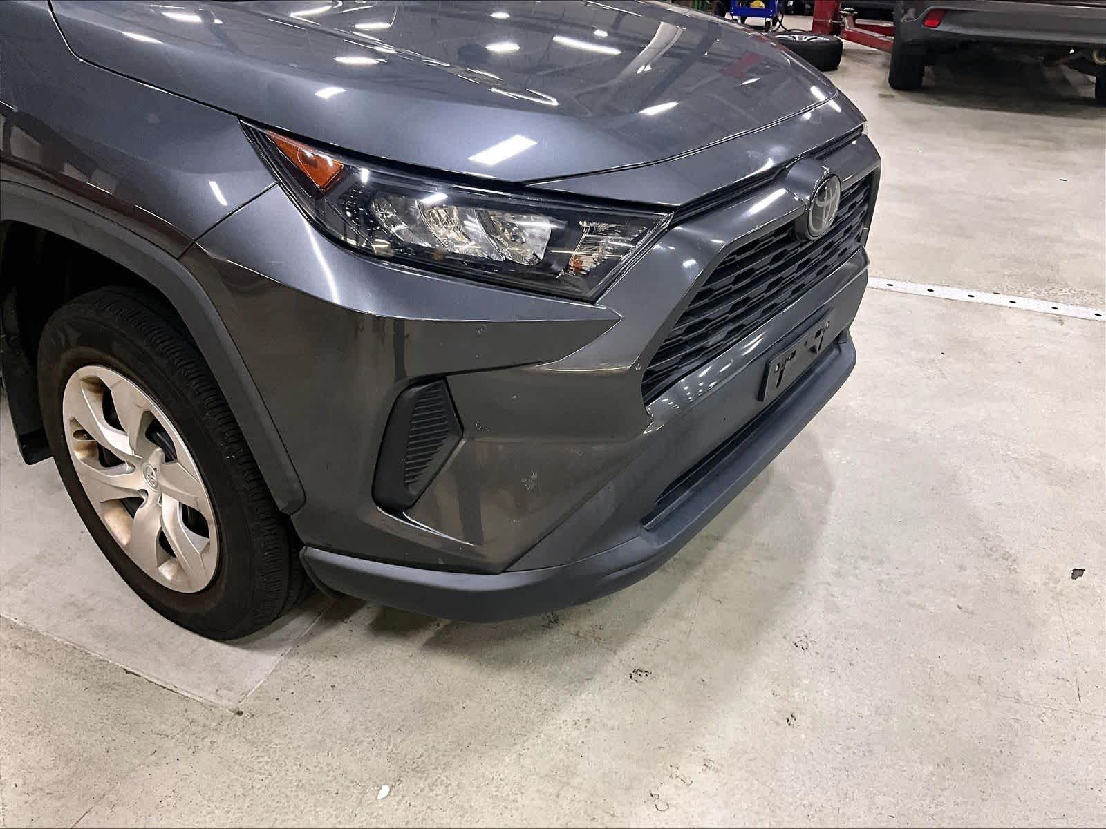 2019 Toyota RAV4 LE - Photo 5