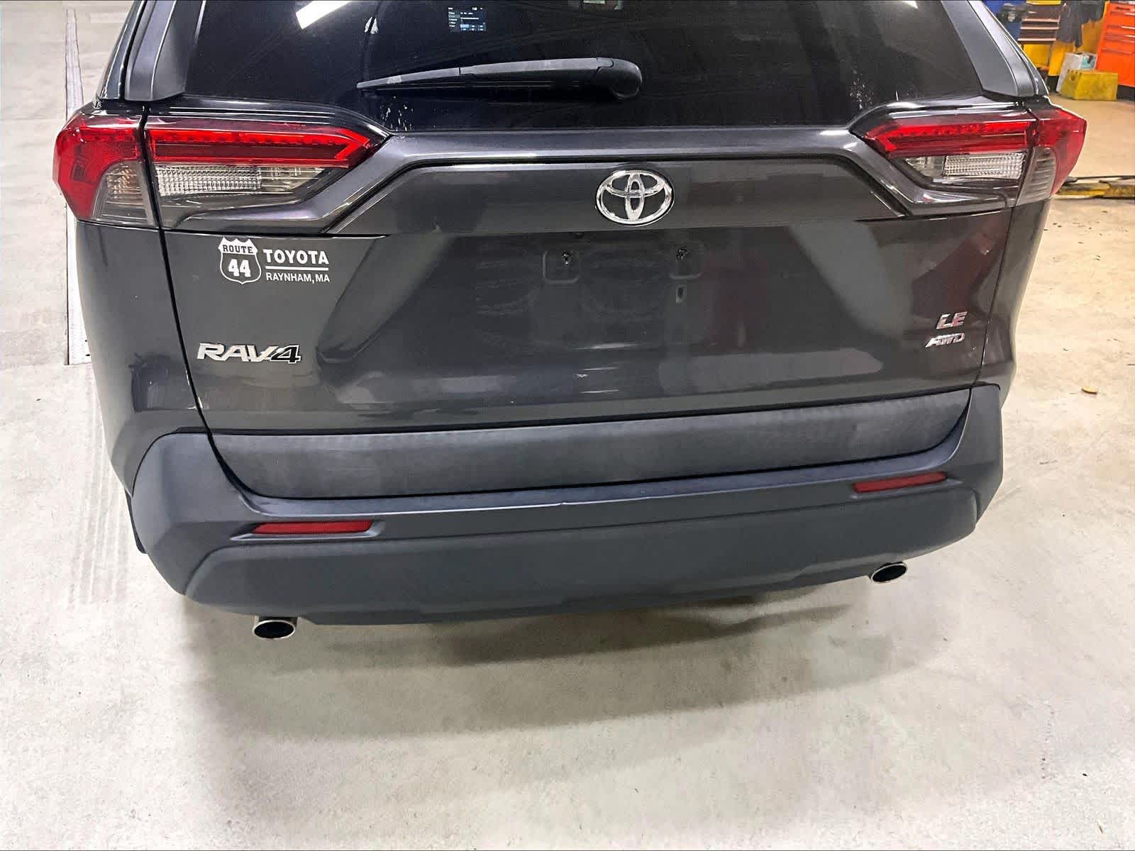 2019 Toyota RAV4 LE - Photo 7