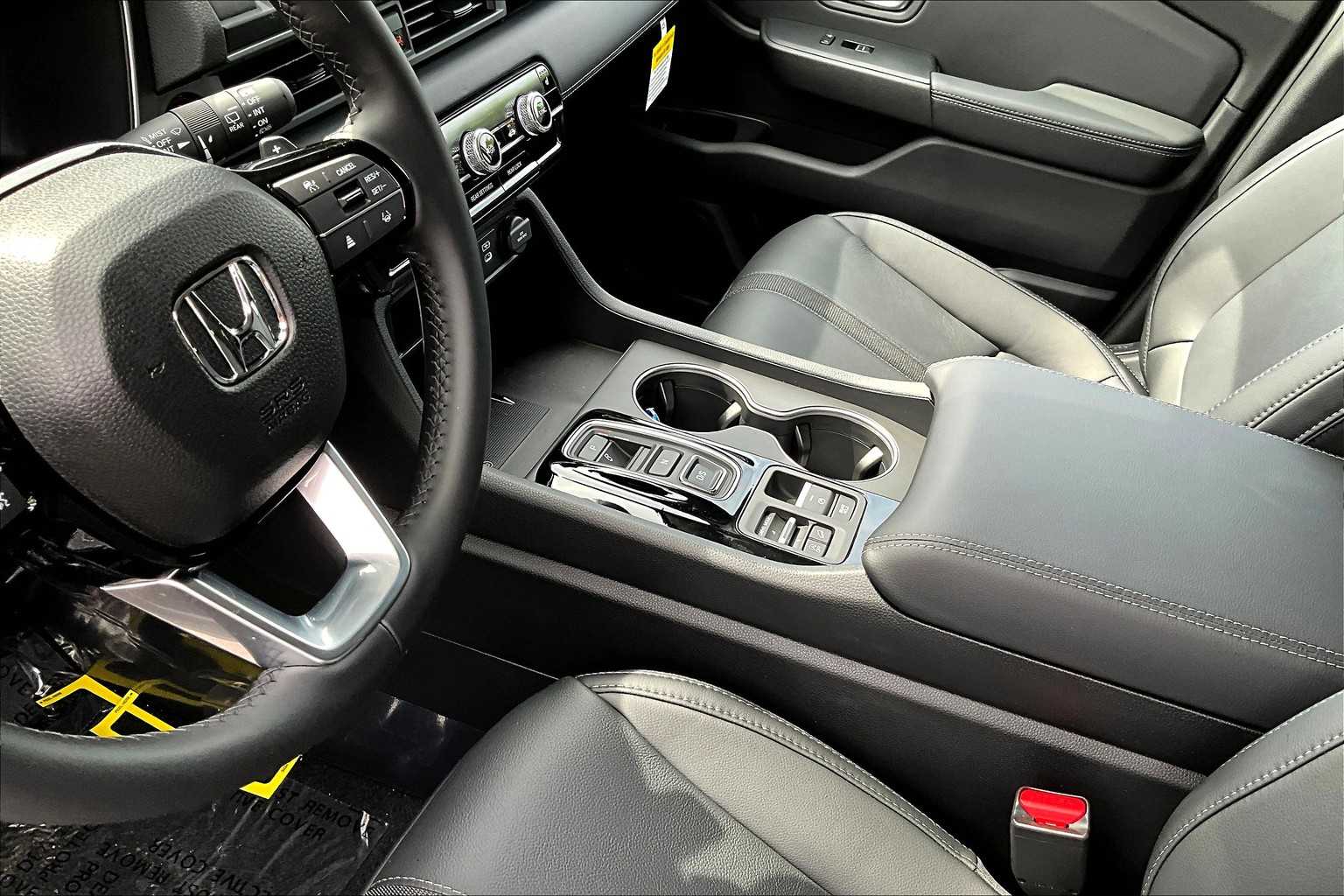 2025 Honda Pilot Touring - Photo 14