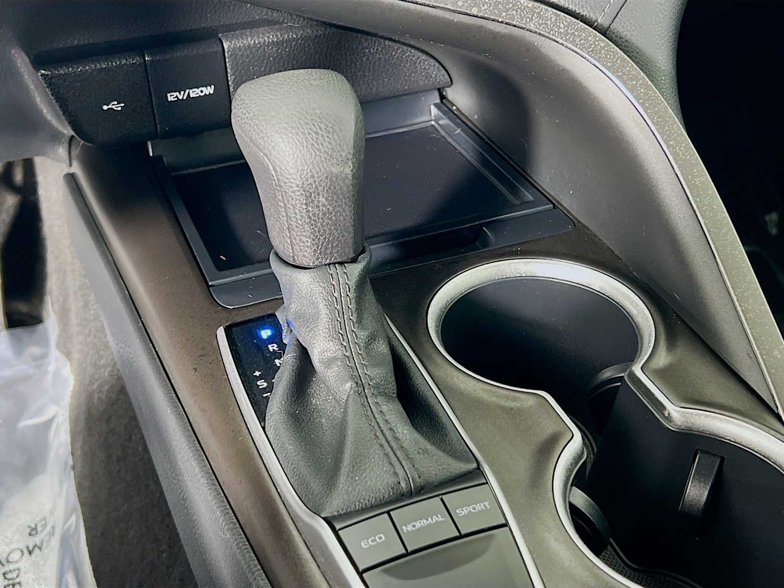 2022 Toyota Camry LE - Photo 16