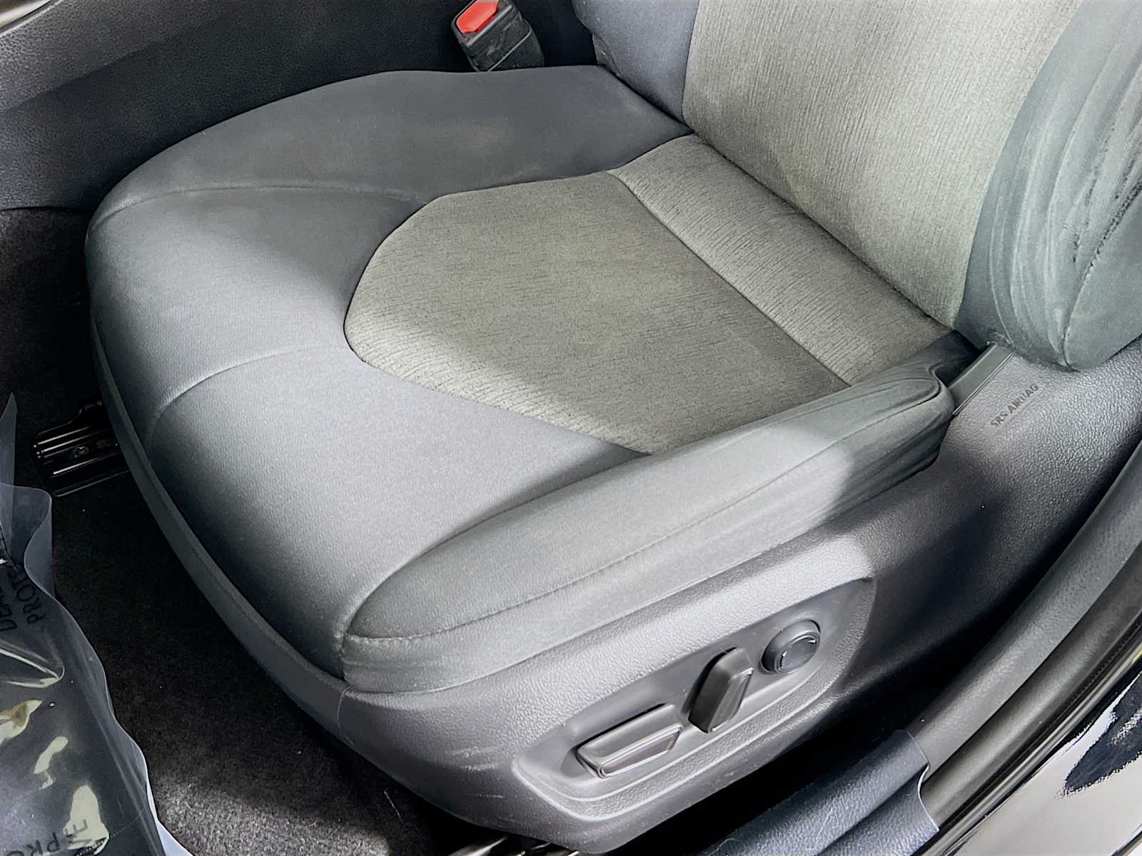 2022 Toyota Camry LE - Photo 19
