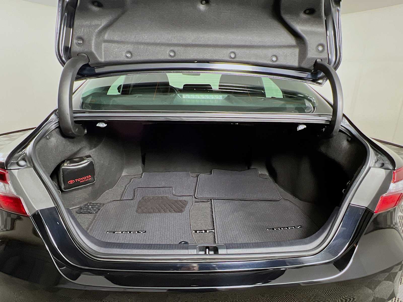 2022 Toyota Camry LE - Photo 24