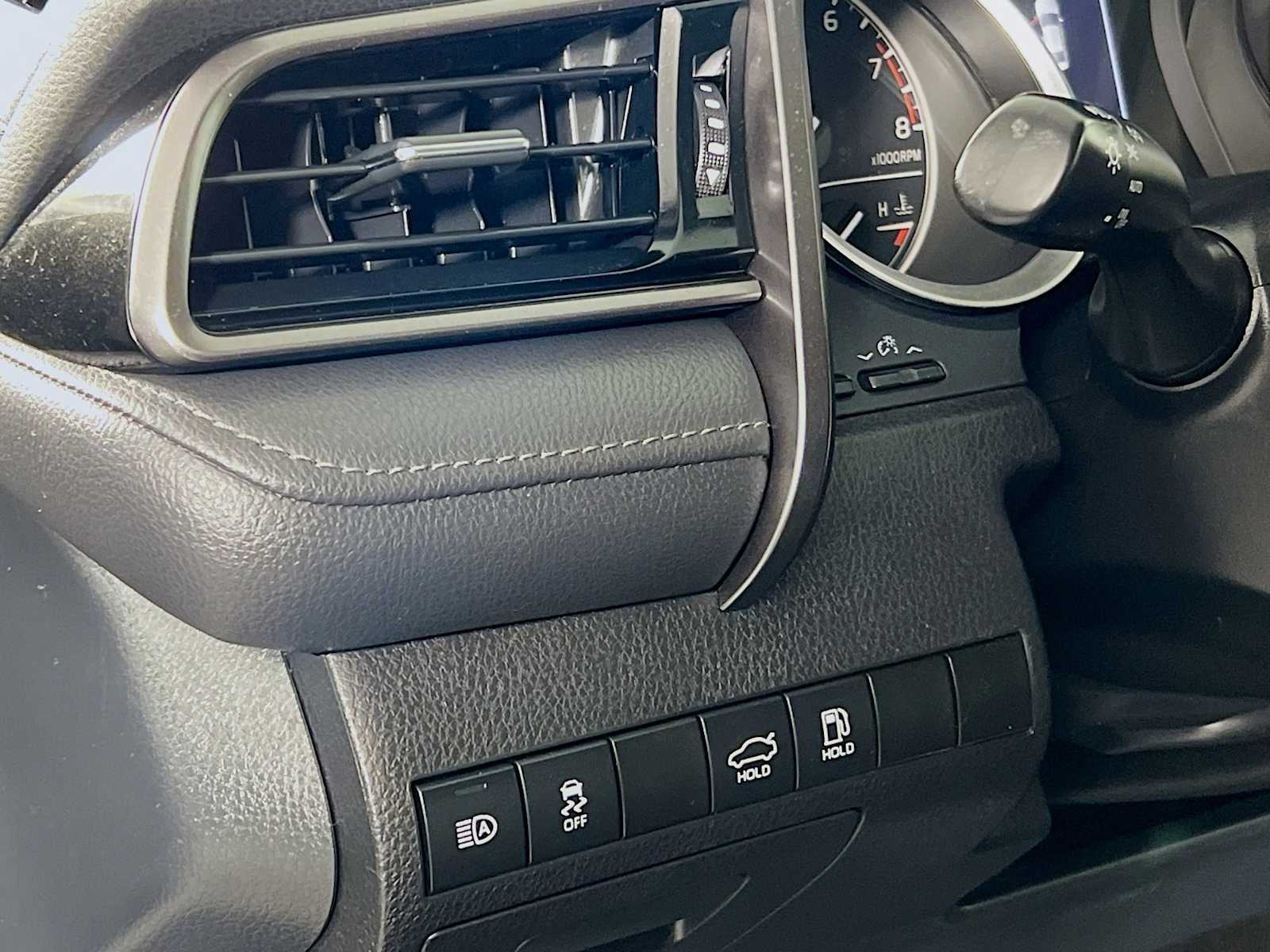 2022 Toyota Camry LE - Photo 10