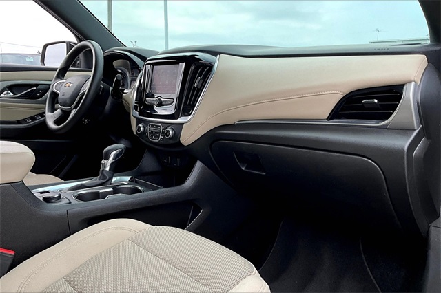2022 Chevrolet Traverse LS - Photo 13