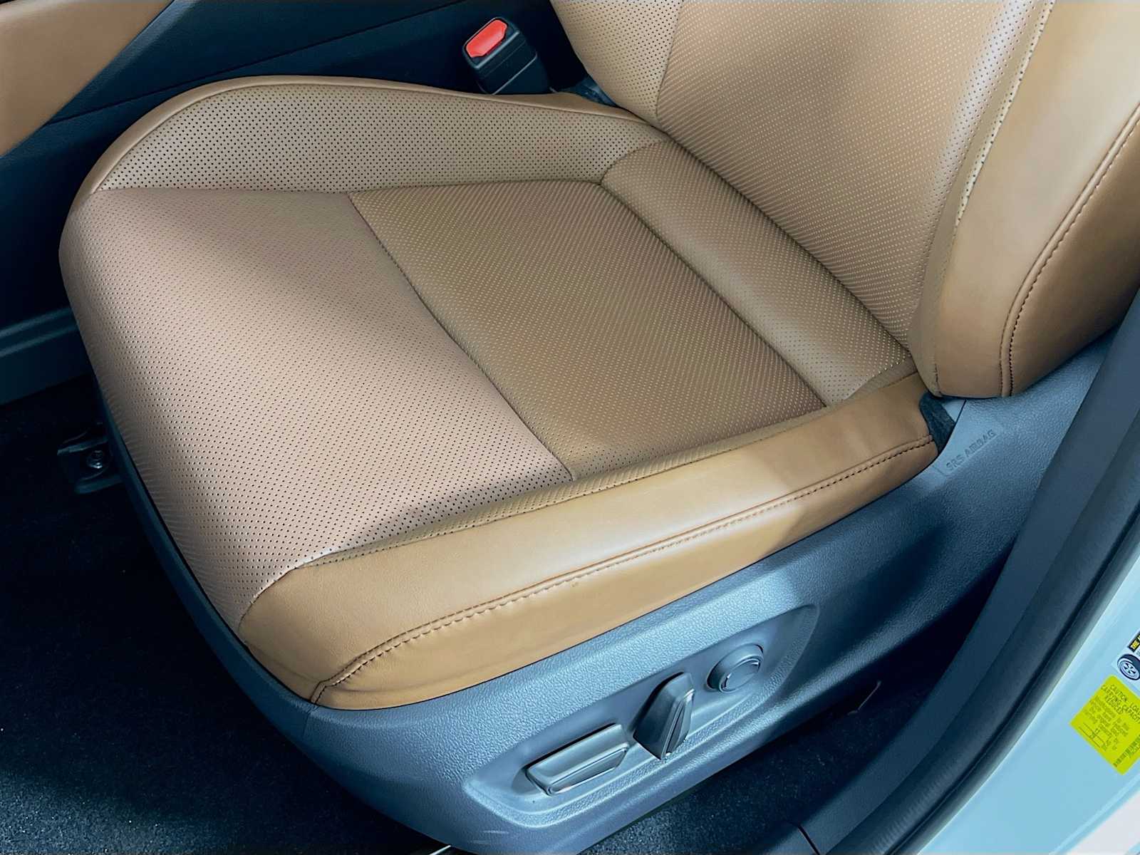 2025 Toyota Crown Signia Limited - Photo 17