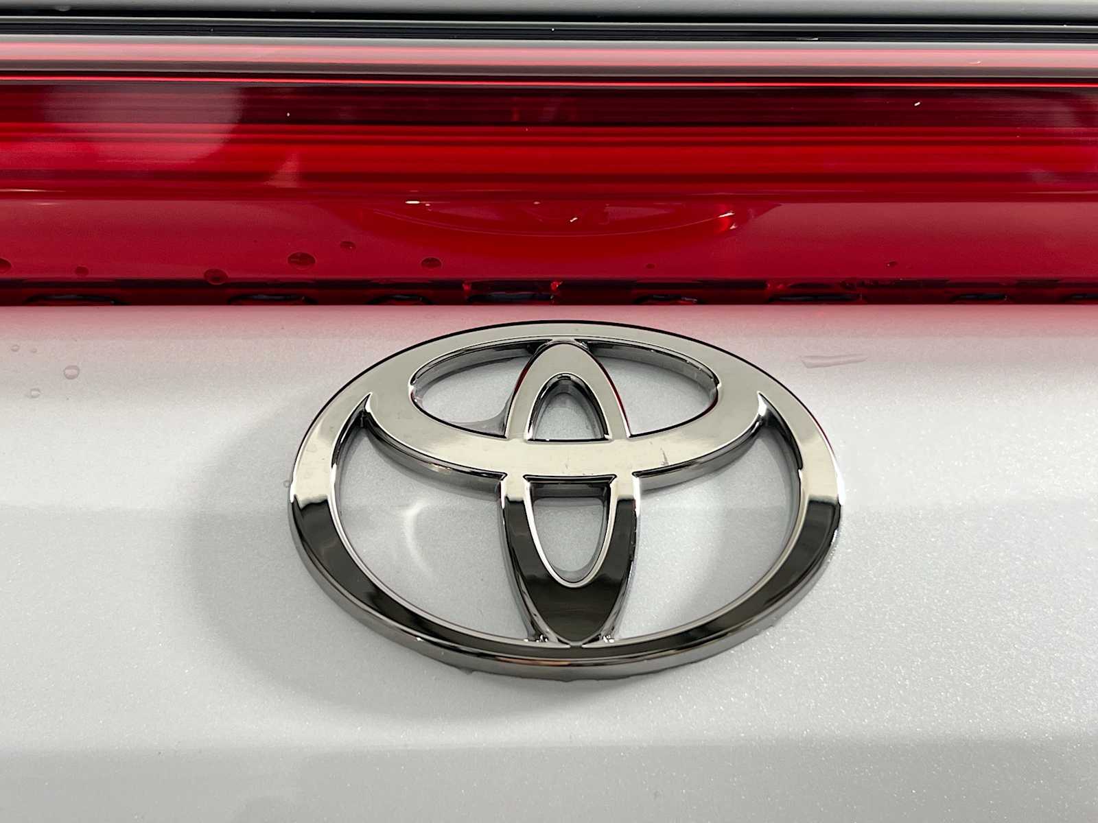 2025 Toyota Crown Signia Limited - Photo 18