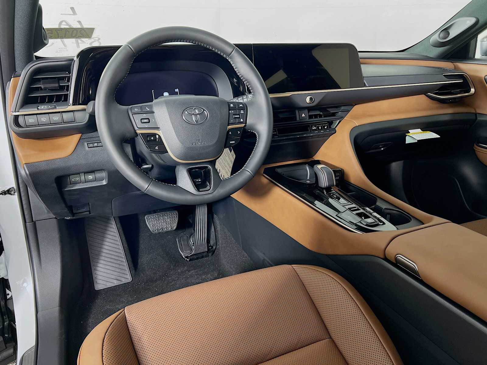 2025 Toyota Crown Signia Limited - Photo 6