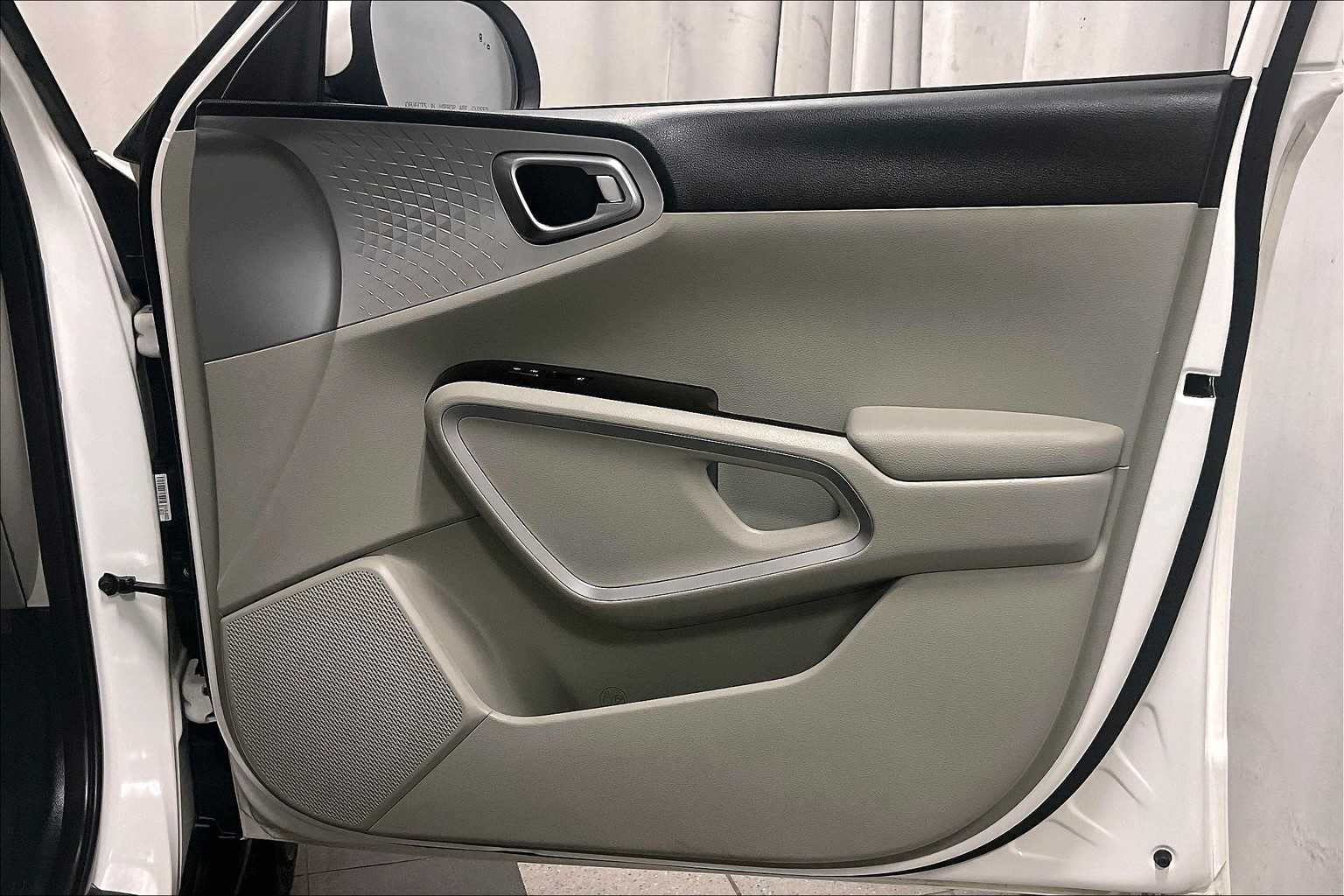 2023 Kia Soul LX - Photo 12
