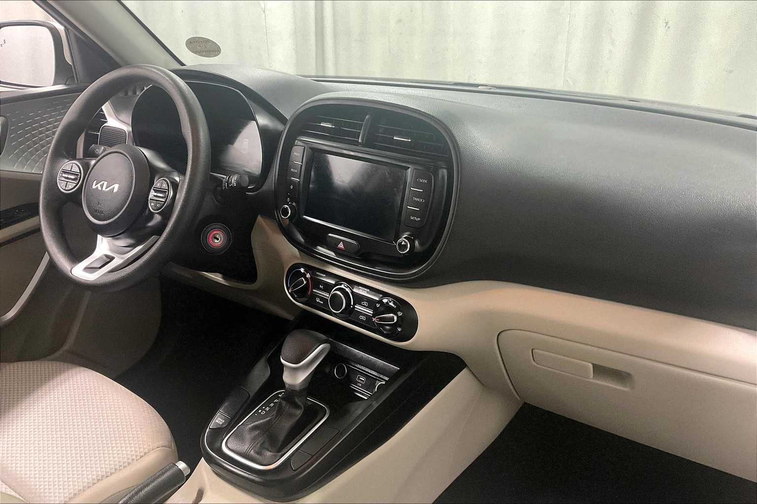 2023 Kia Soul LX - Photo 14