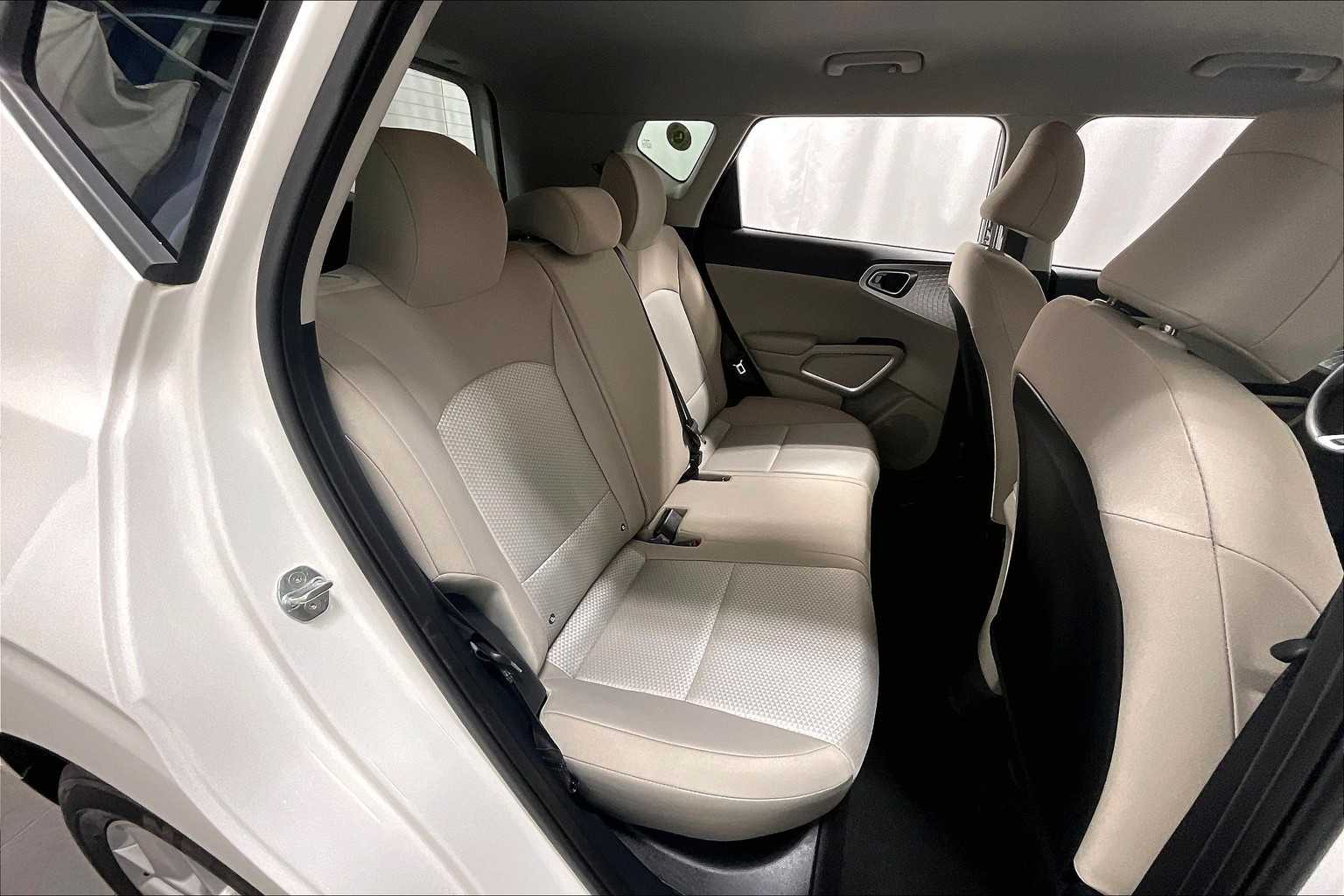 2023 Kia Soul LX - Photo 16