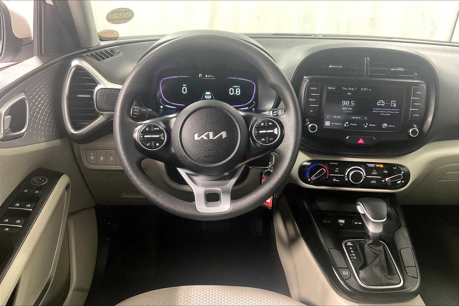 2023 Kia Soul LX - Photo 18