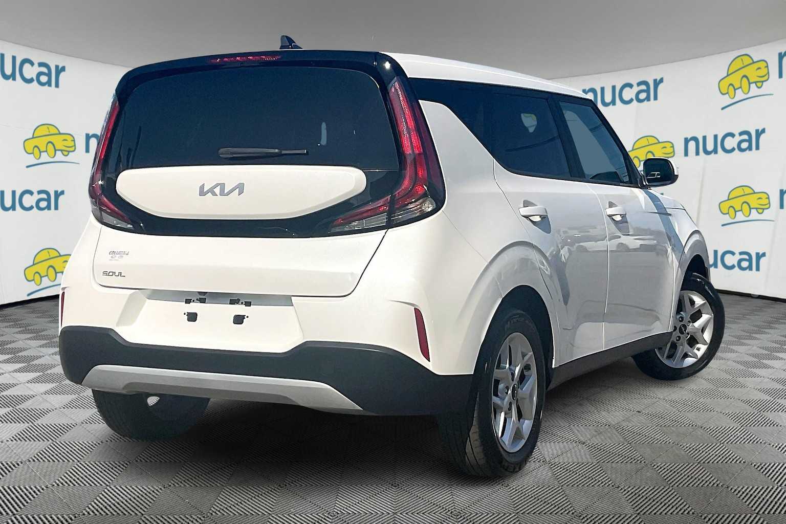 2023 Kia Soul LX - Photo 6
