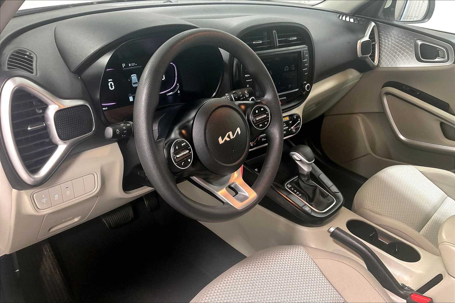2023 Kia Soul LX - Photo 8