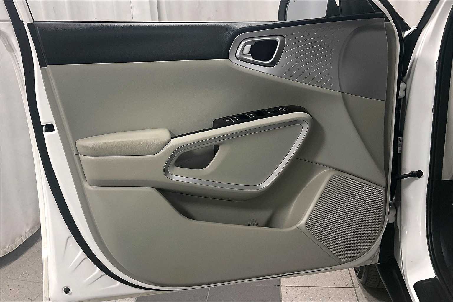 2023 Kia Soul LX - Photo 9