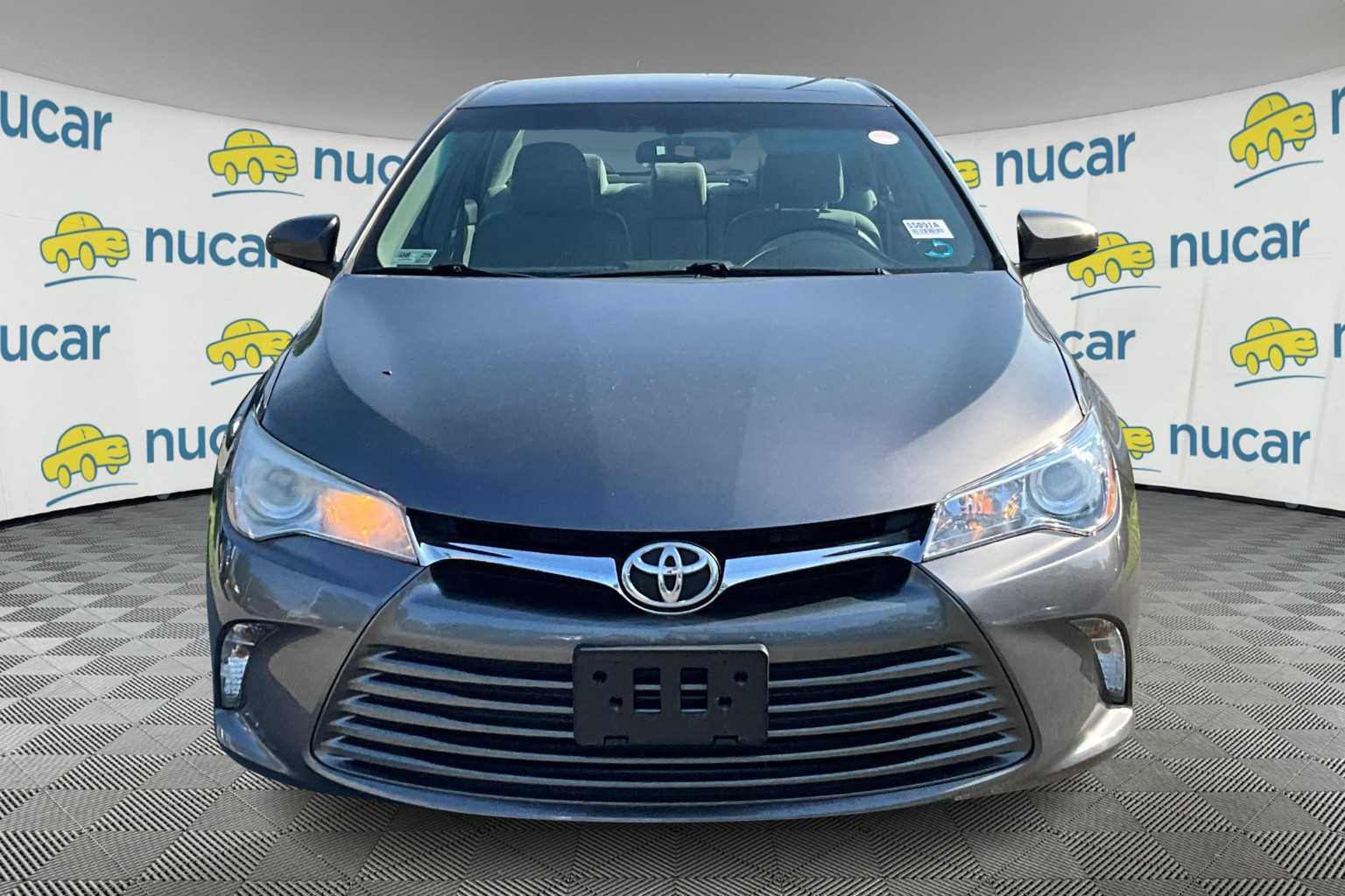 2017 Toyota Camry LE - Photo 2