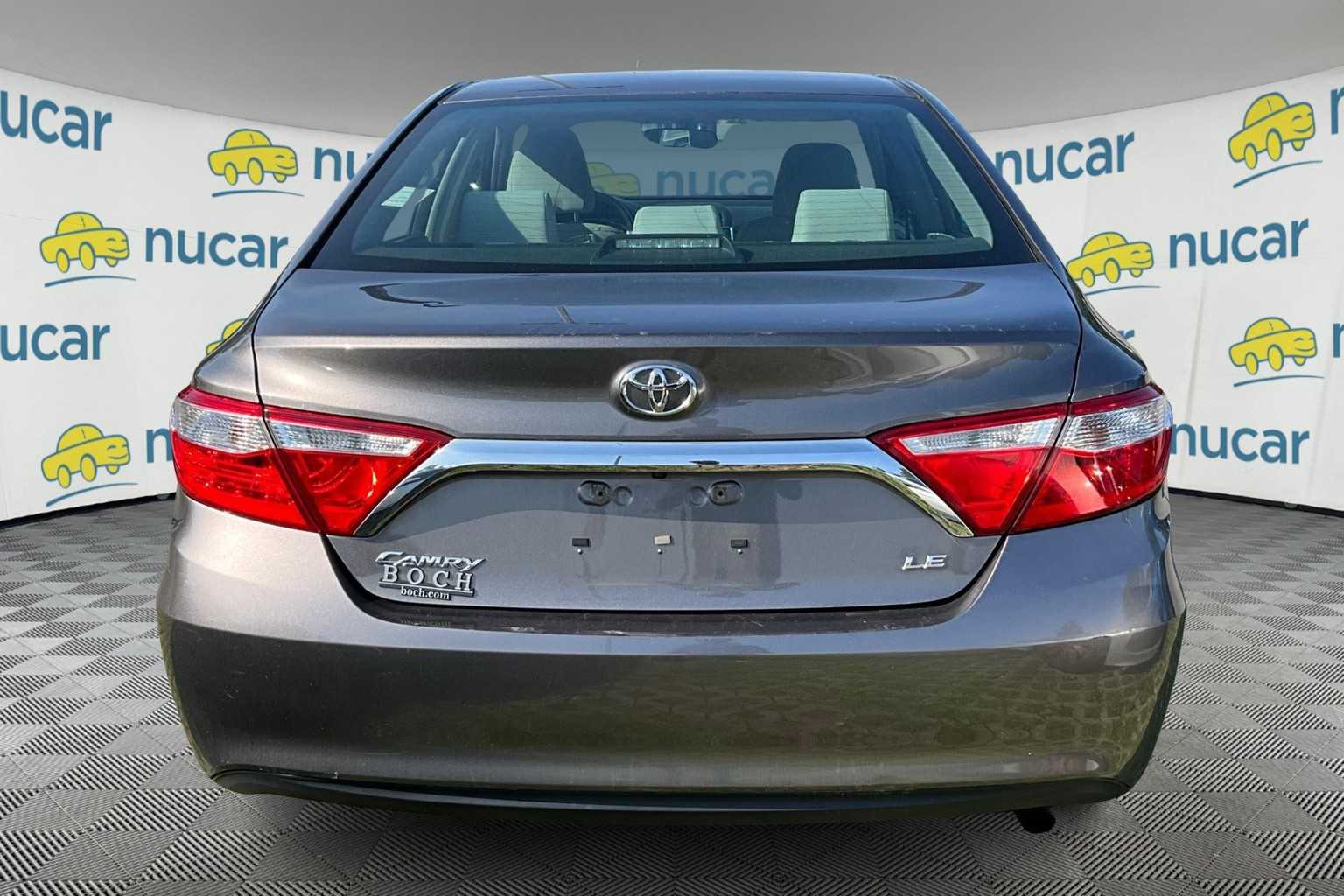 2017 Toyota Camry LE - Photo 3