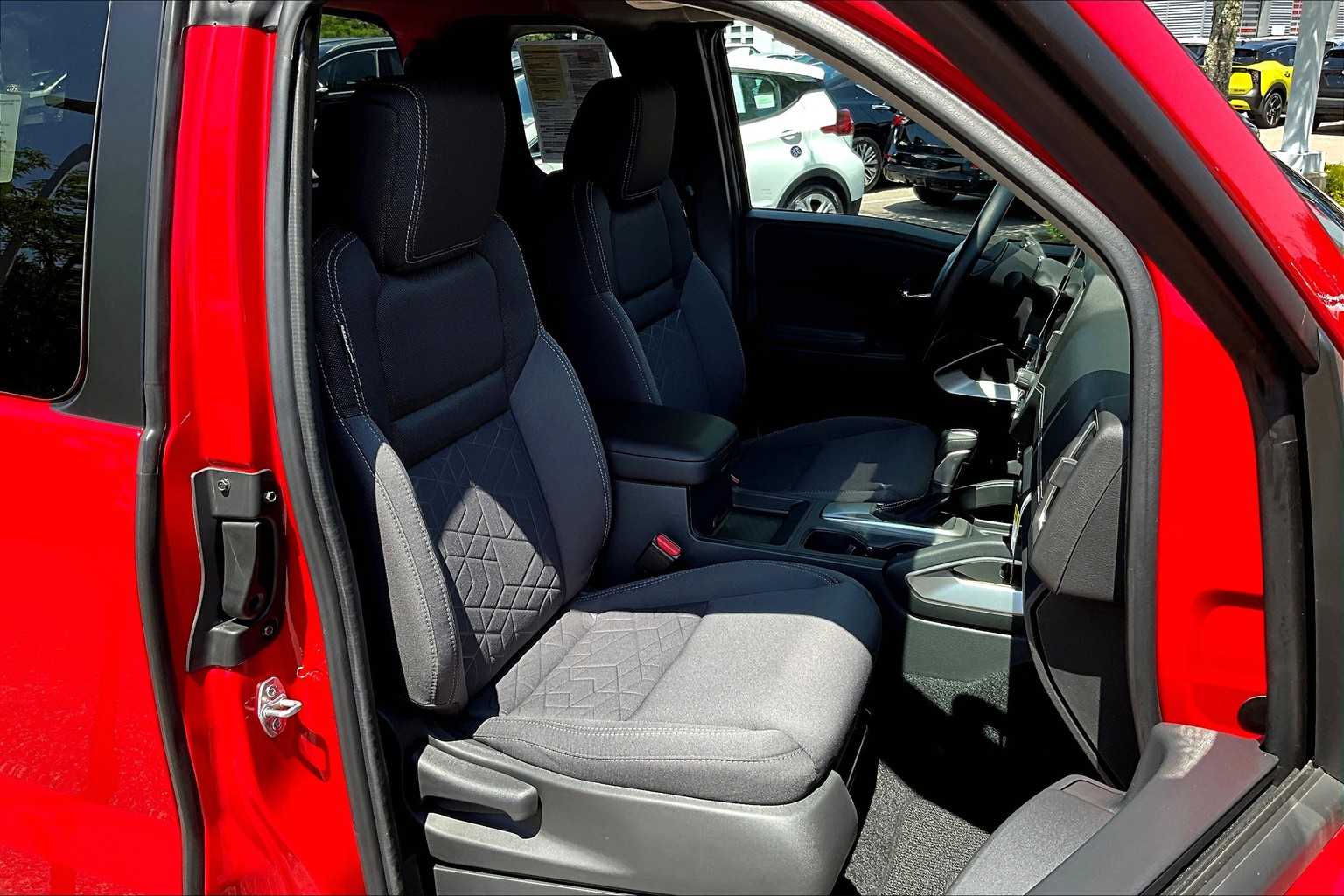 2025 Nissan Frontier SV - Photo 11