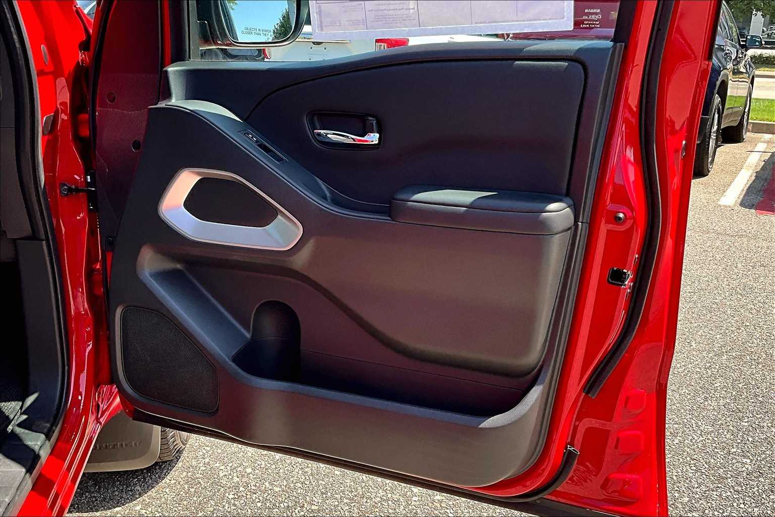 2025 Nissan Frontier SV - Photo 12