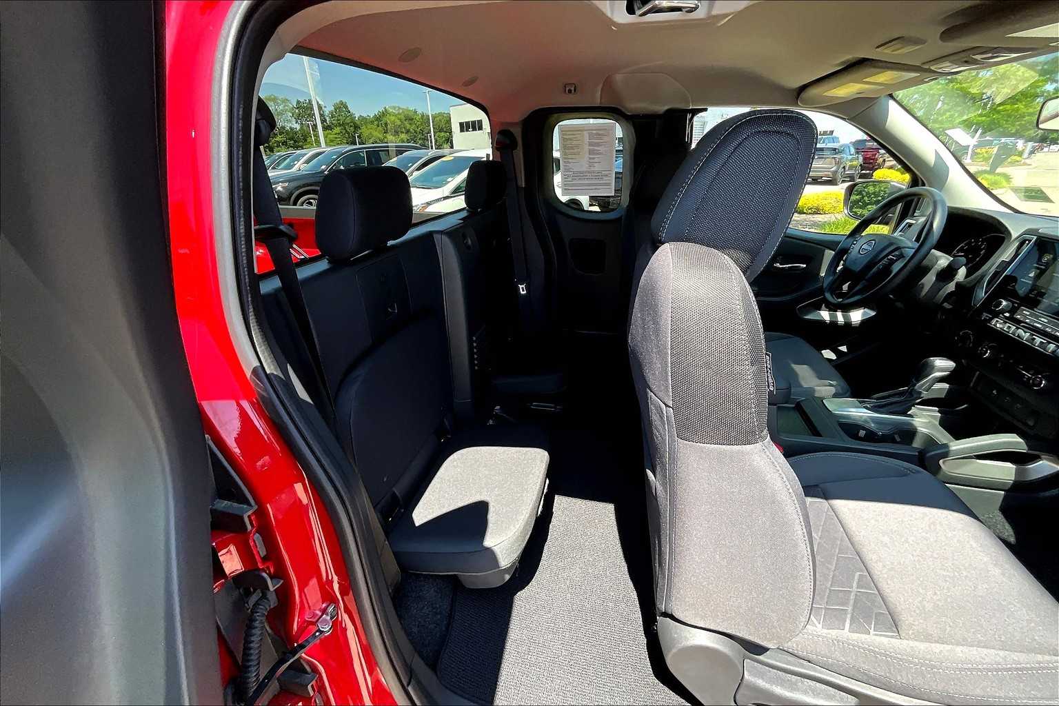 2025 Nissan Frontier SV - Photo 16