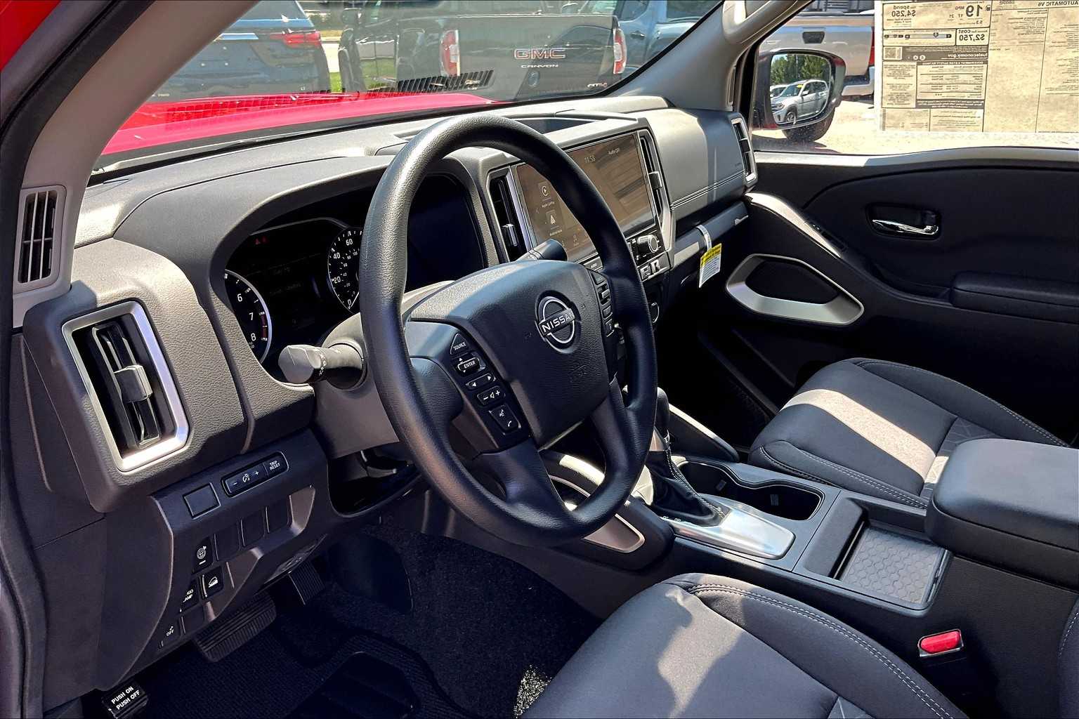 2025 Nissan Frontier SV - Photo 8