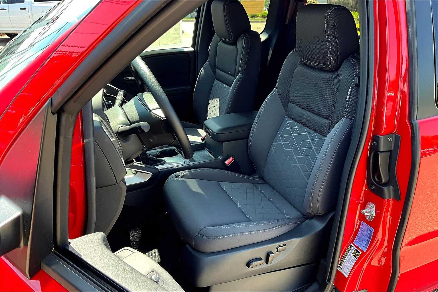 2025 Nissan Frontier SV - Photo 10