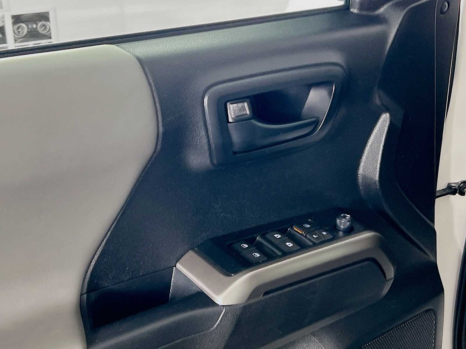 2023 Toyota Tacoma SR5 - Photo 17