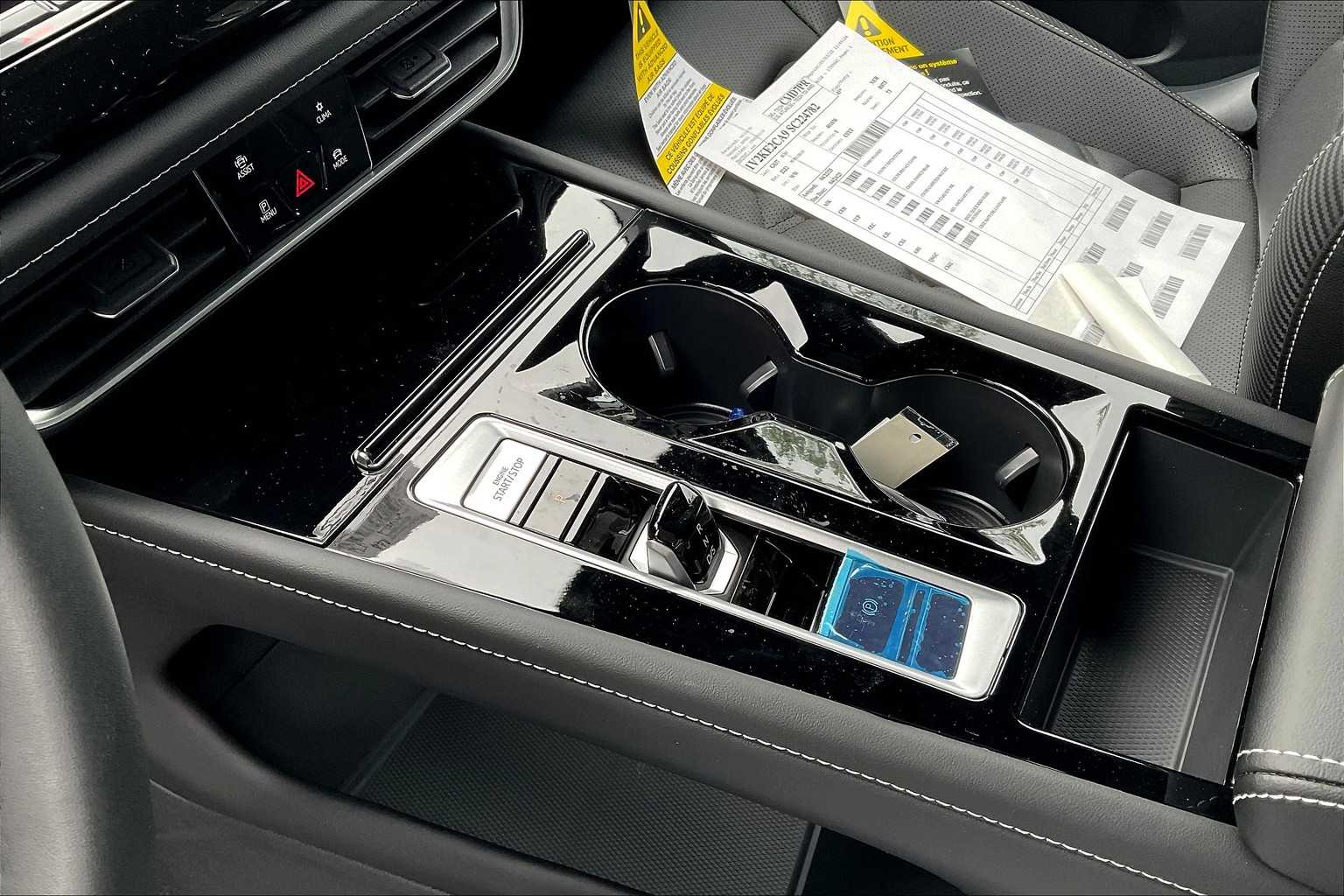 2025 Volkswagen Atlas Cross Sport 2.0T SE w/Technology - Photo 14