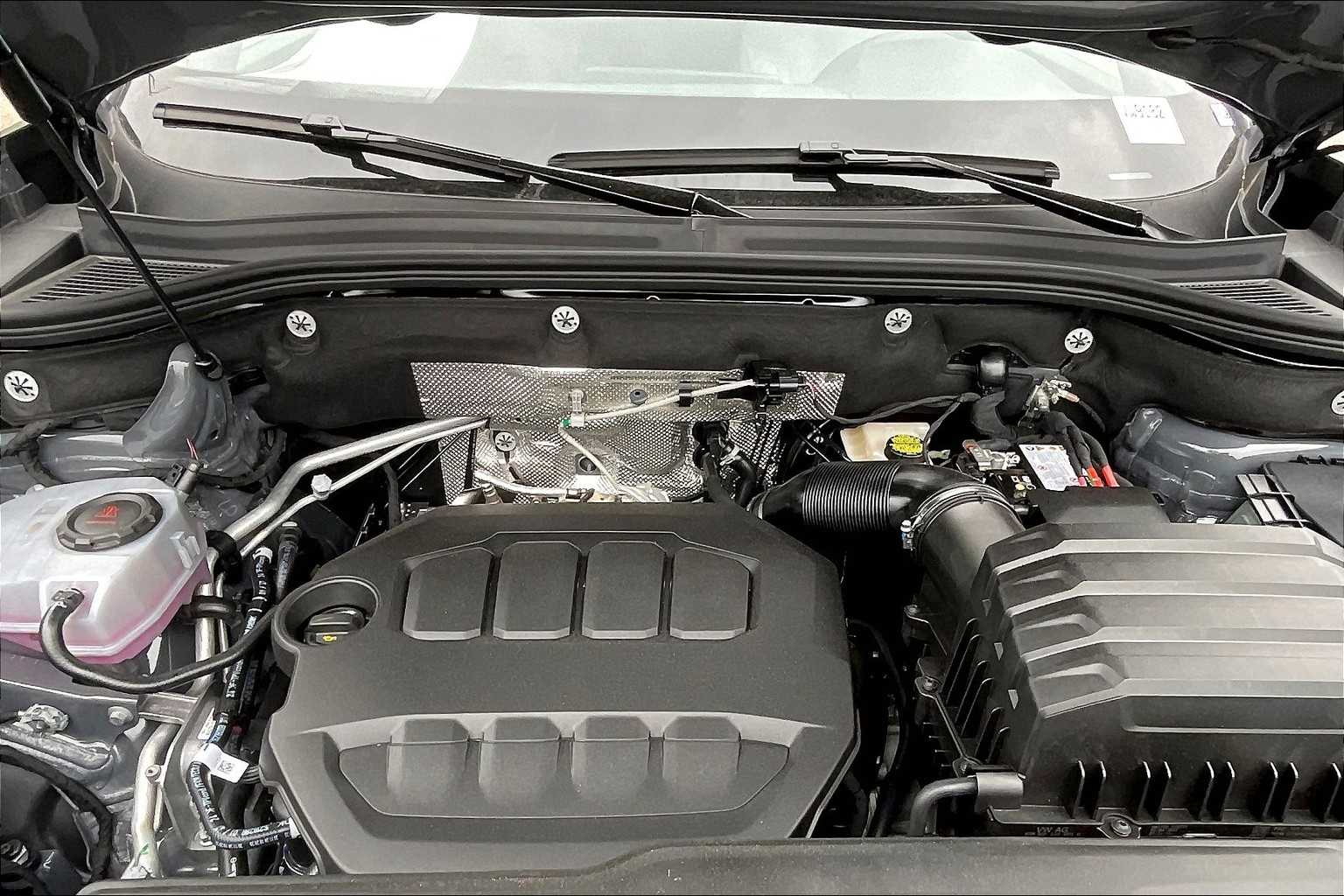2025 Volkswagen Atlas Cross Sport 2.0T SE w/Technology - Photo 16