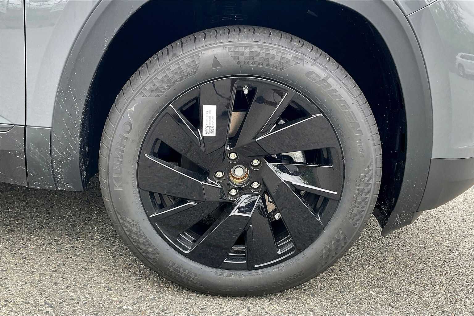 2025 Volkswagen Atlas Cross Sport 2.0T SE w/Technology - Photo 8