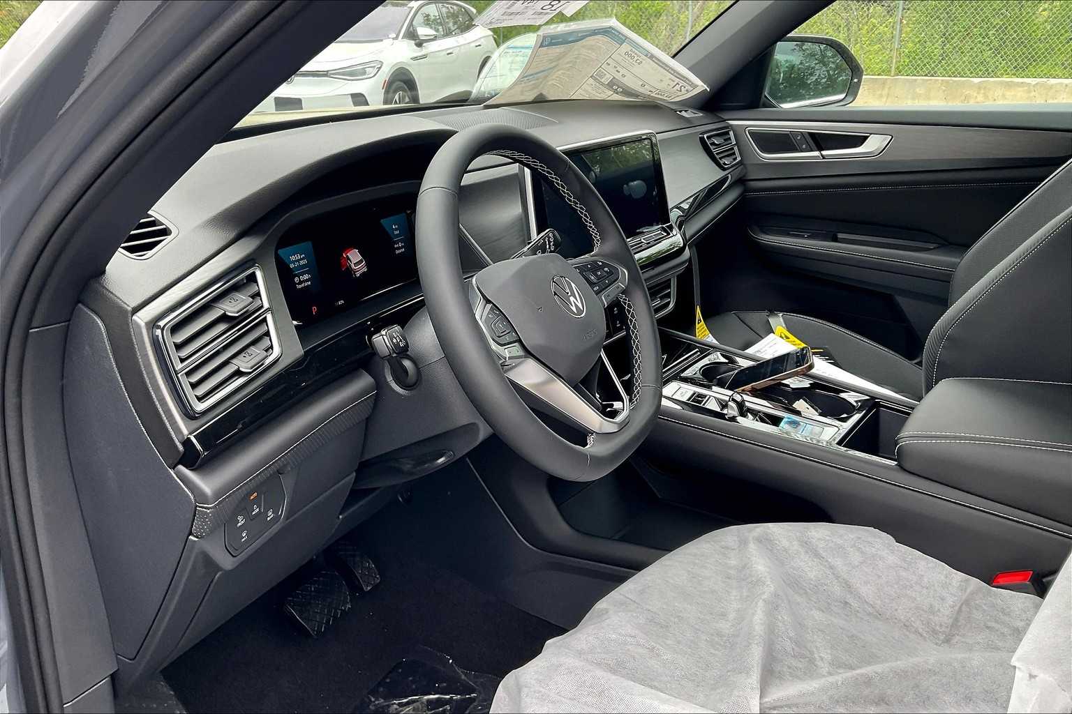2025 Volkswagen Atlas Cross Sport 2.0T SE w/Technology - Photo 9