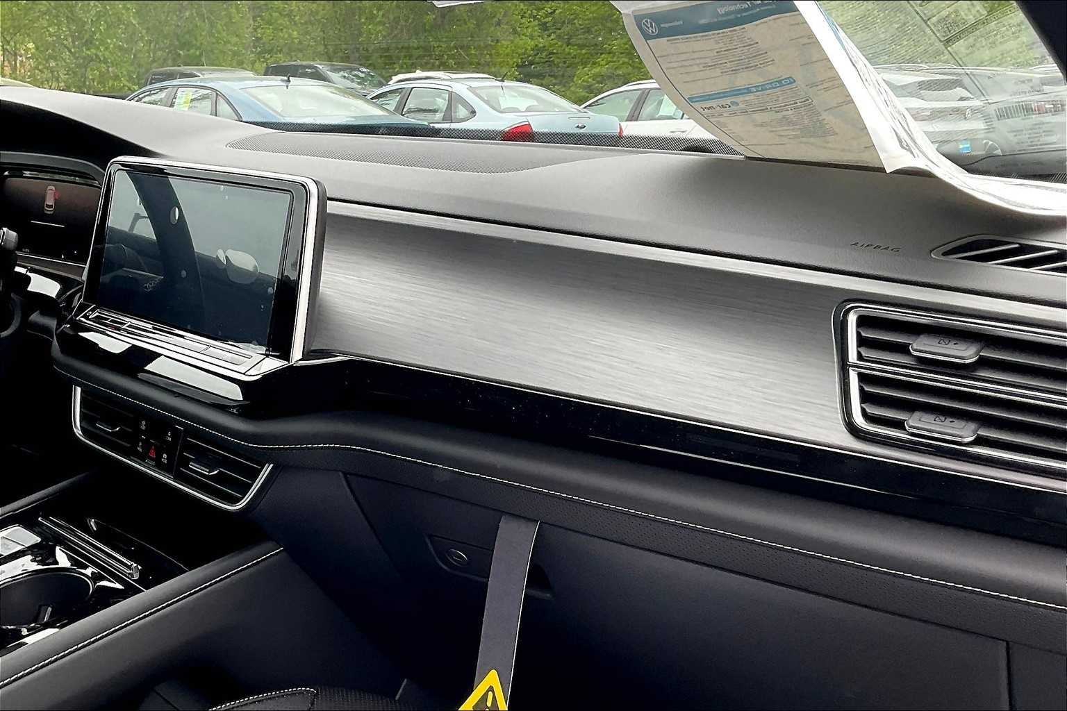 2025 Volkswagen Atlas Cross Sport 2.0T SE w/Technology - Photo 10