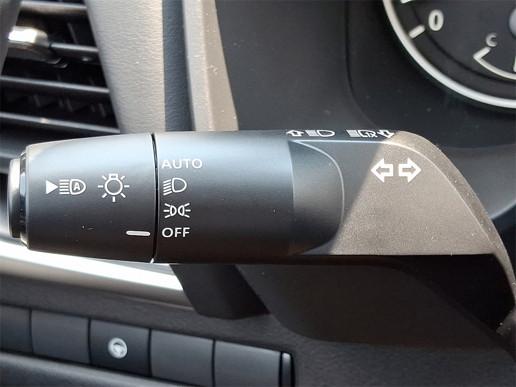 2025 Nissan Rogue SV - Photo 17