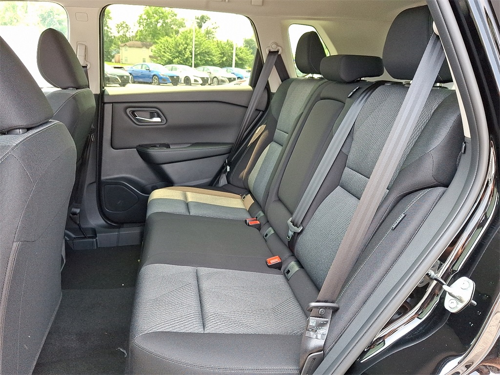 2025 Nissan Rogue SV - Photo 6