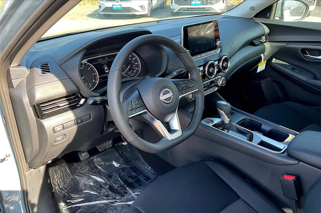 2025 Nissan Sentra SV - Photo 9