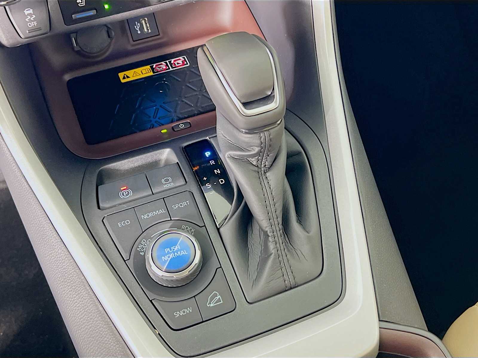 2025 Toyota RAV4 Limited - Photo 11