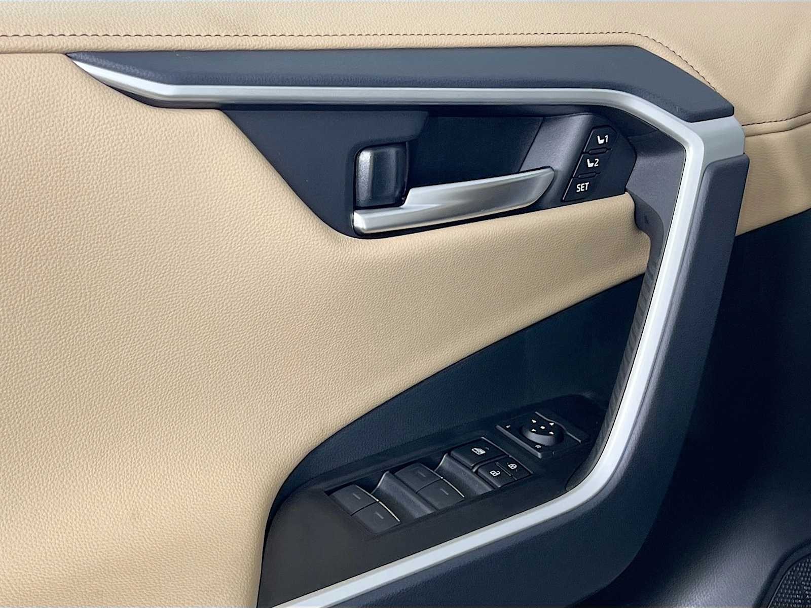 2025 Toyota RAV4 Limited - Photo 16