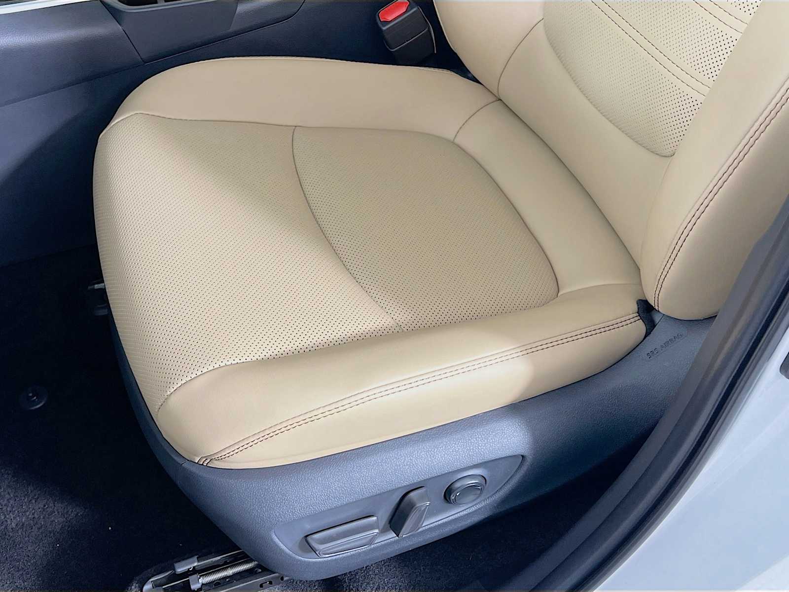 2025 Toyota RAV4 Limited - Photo 17