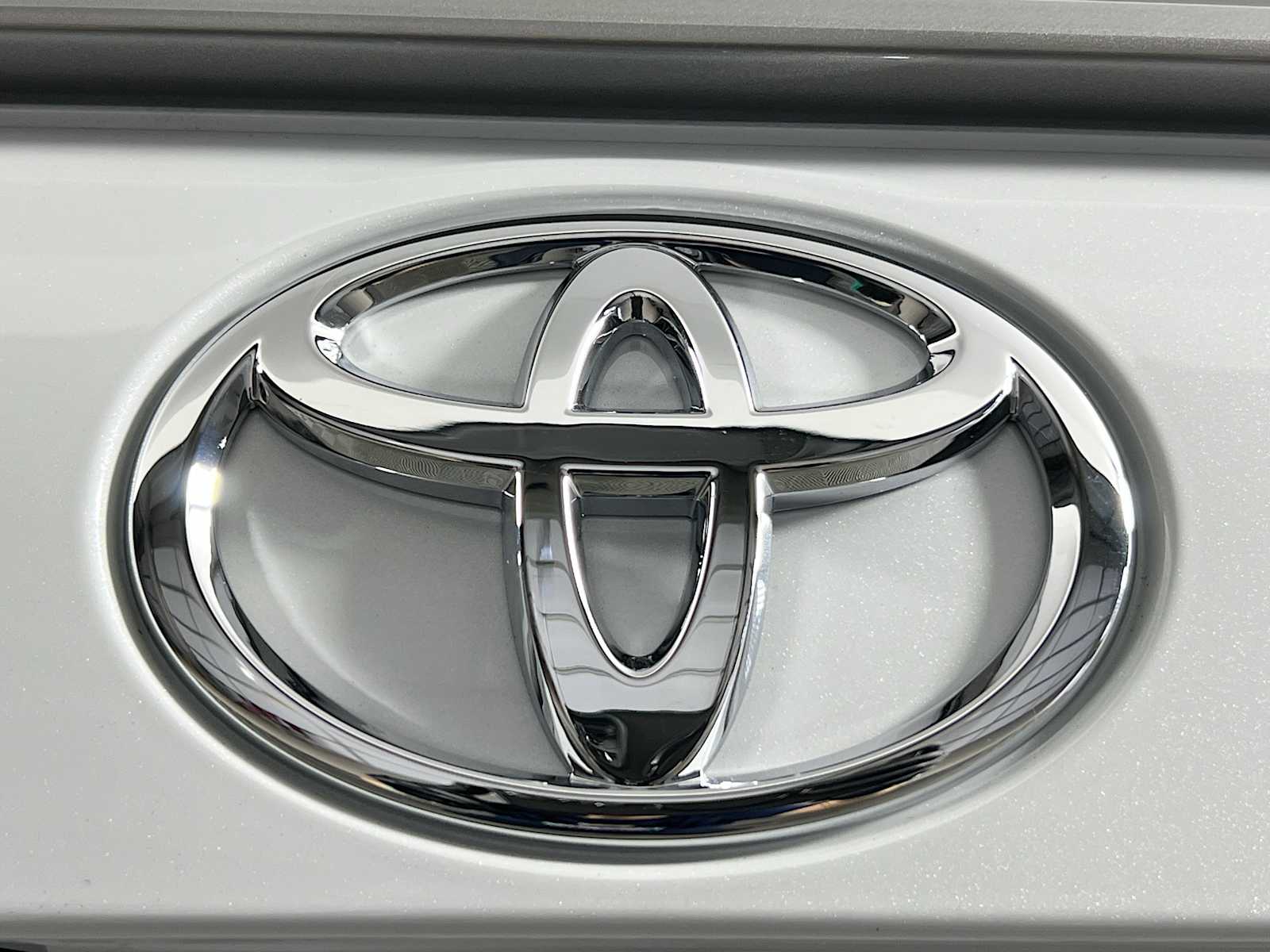 2025 Toyota RAV4 Limited - Photo 18