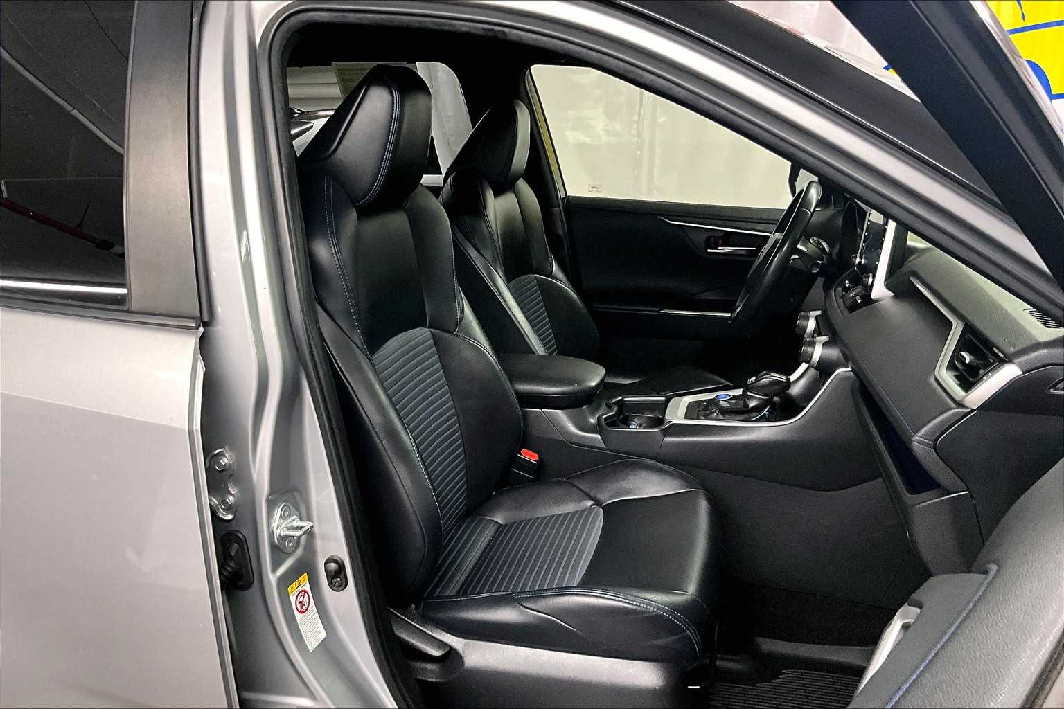 2019 Toyota RAV4 Hybrid XSE - Photo 11