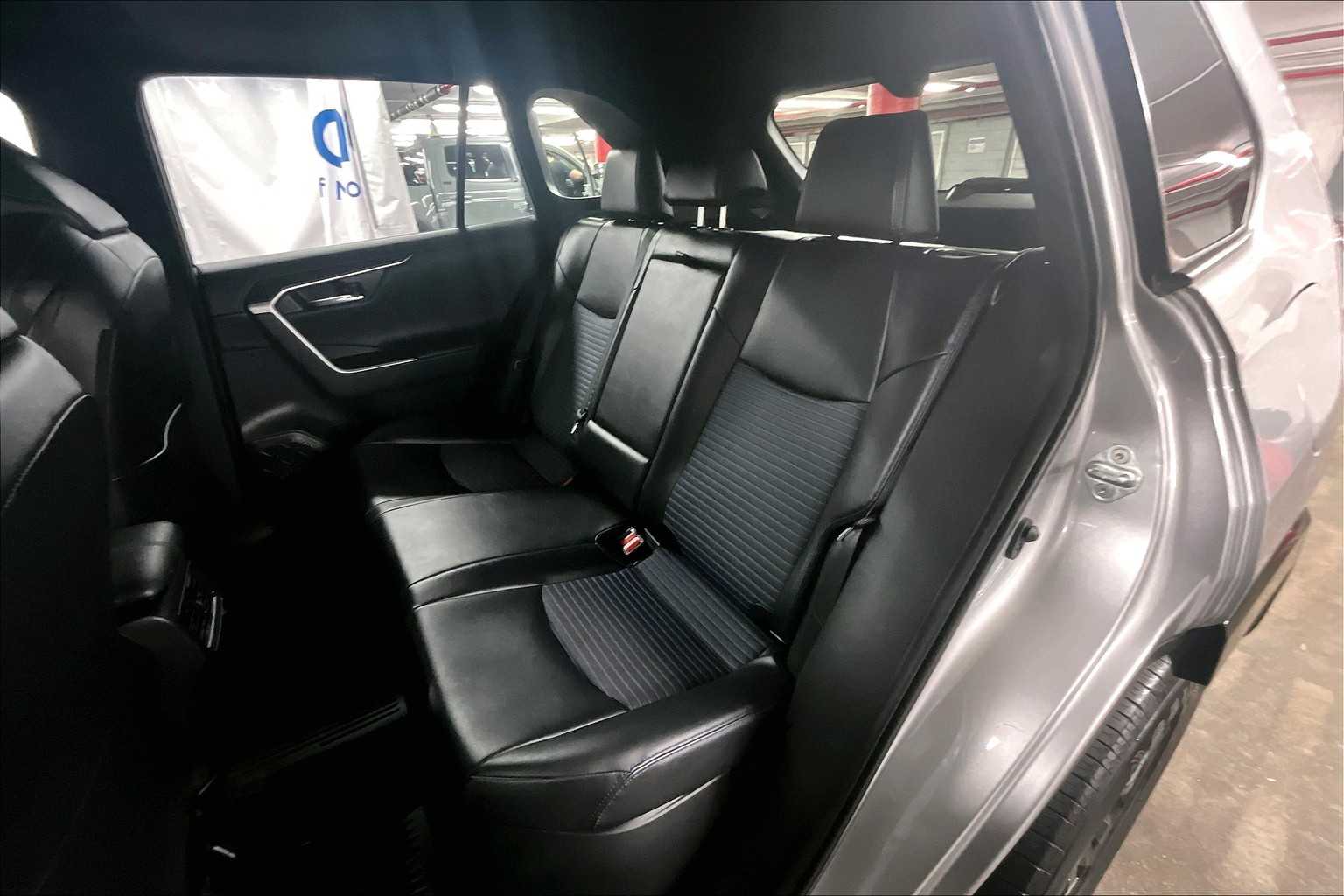 2019 Toyota RAV4 Hybrid XSE - Photo 15
