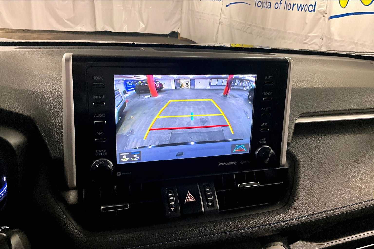 2019 Toyota RAV4 Hybrid XSE - Photo 19