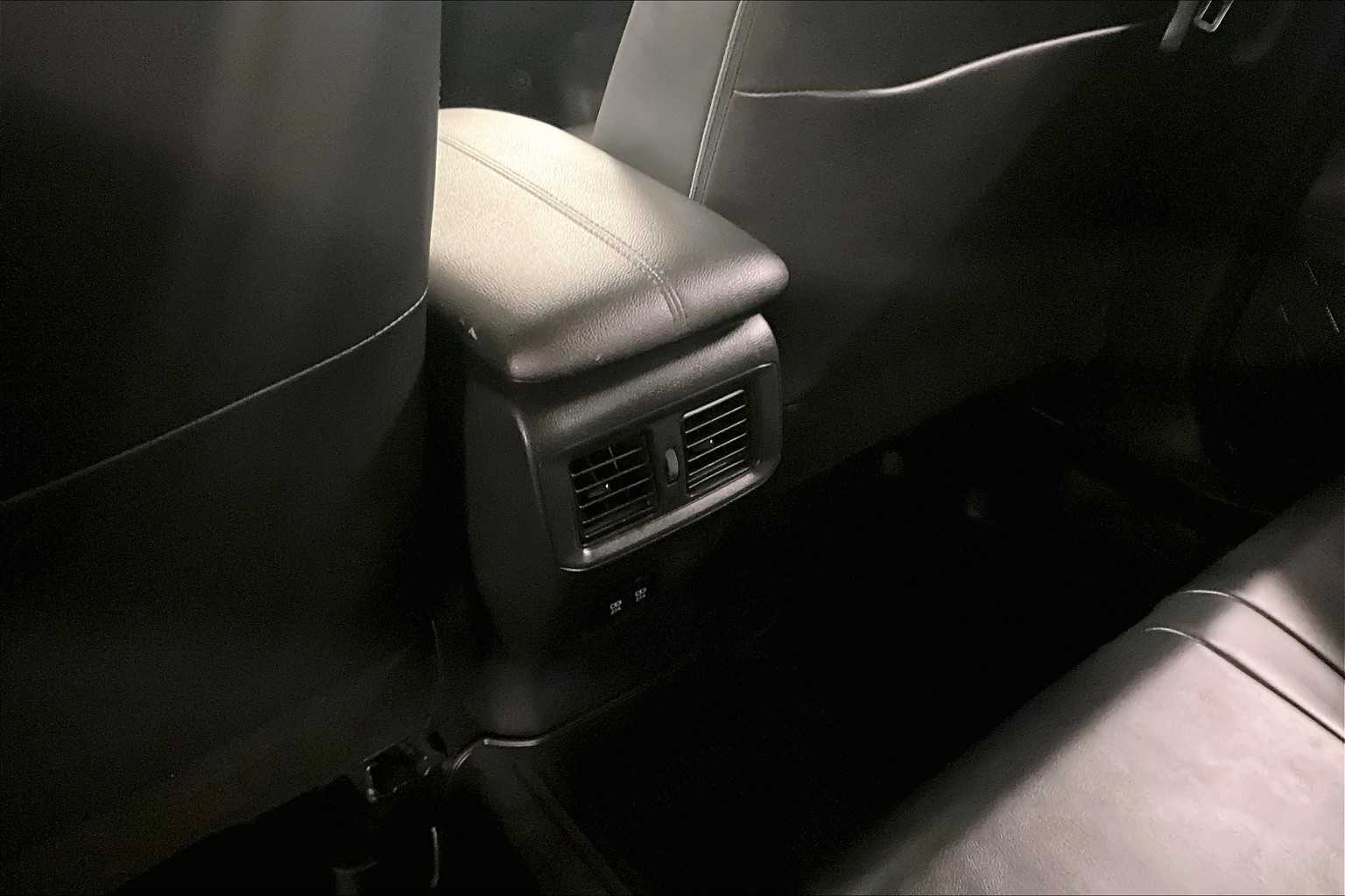 2019 Toyota RAV4 Hybrid XSE - Photo 28