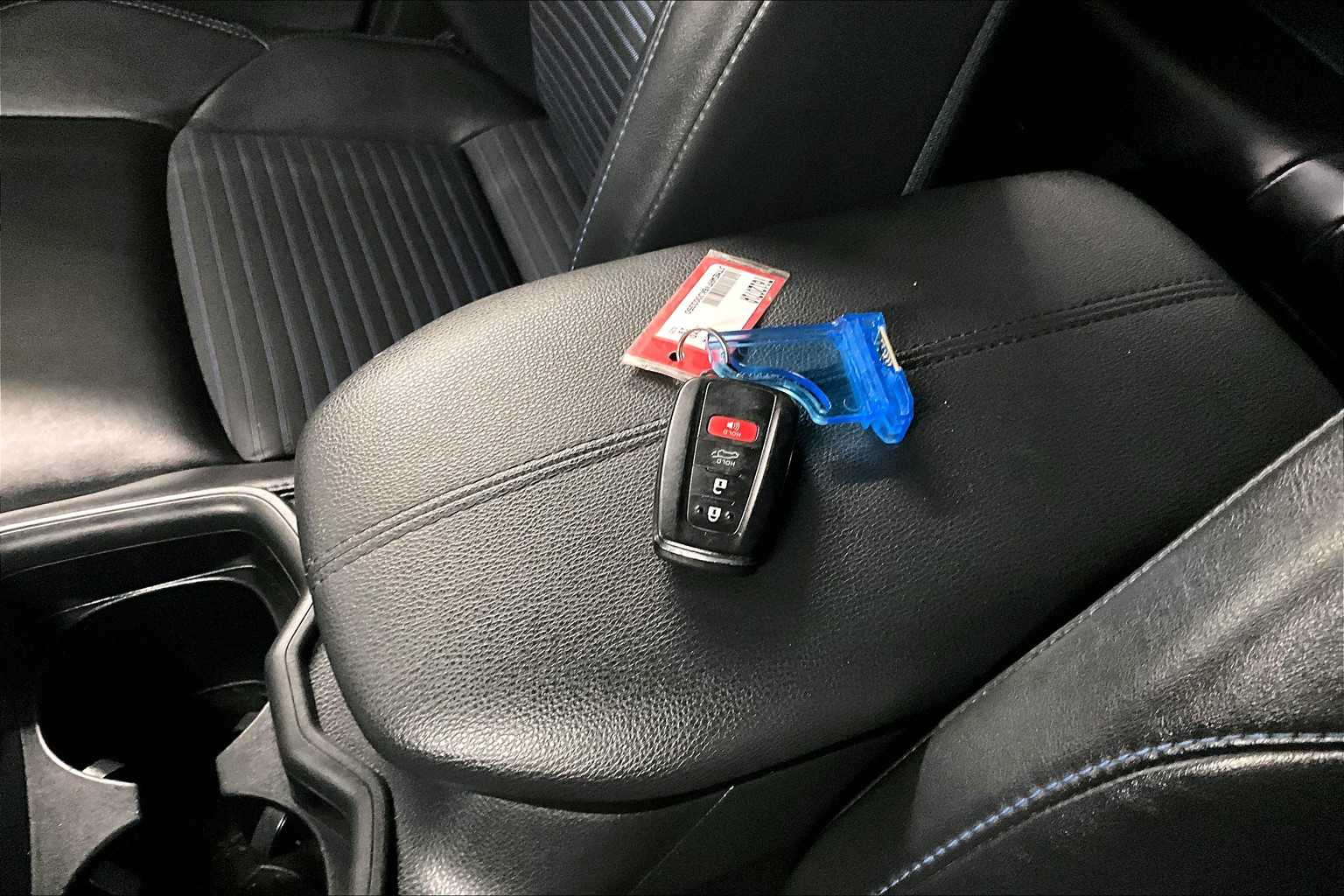 2019 Toyota RAV4 Hybrid XSE - Photo 31