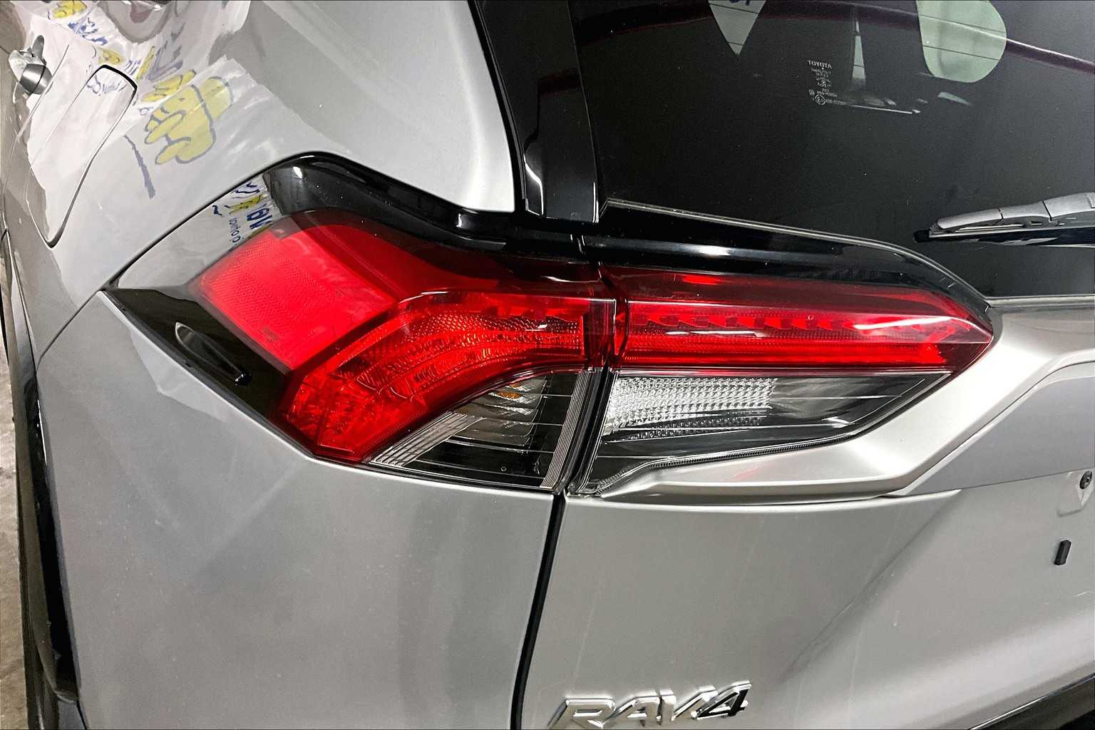 2019 Toyota RAV4 Hybrid XSE - Photo 34